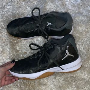 Camo Jordan shoes size 8